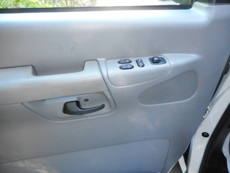 2004 Ford E-Series E-350 SD