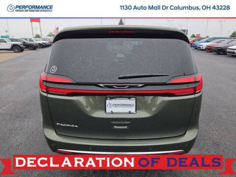 2027 Chrysler Pacifica Select