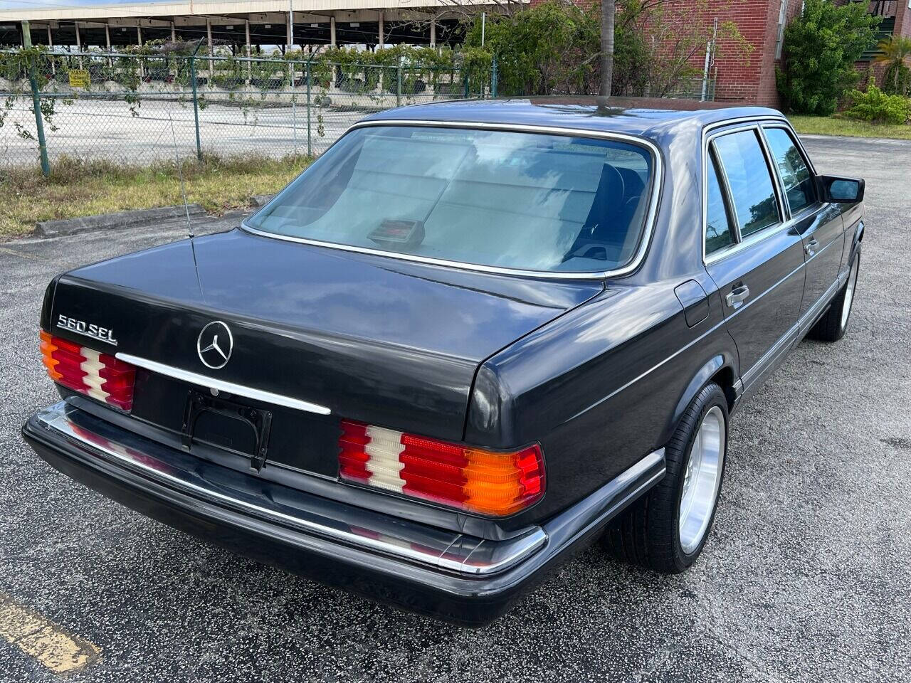 1991 Mercedes-Benz 560-Class  - $11,900