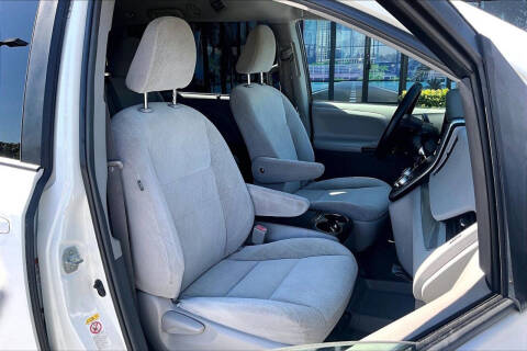 2021 Toyota Sienna LE 8-Passenger