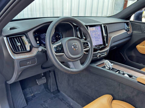 2023 Volvo XC60 B5 Ultimate Bright Theme