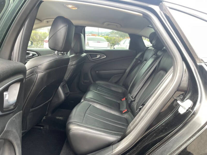 2017 Chrysler 200 Limited