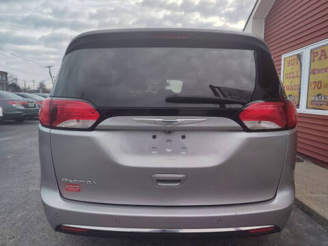 2017 Chrysler Pacifica Touring-L