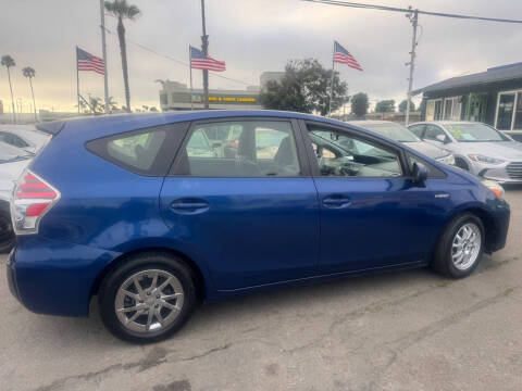 2017 Toyota Prius v Two