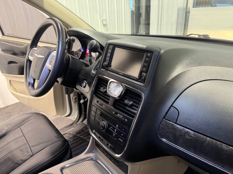 2015 Chrysler Town and Country Touring-L