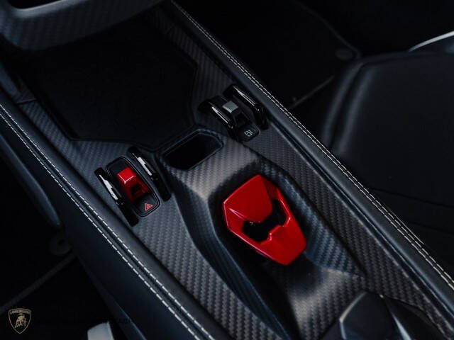 2024 Lamborghini Revuelto