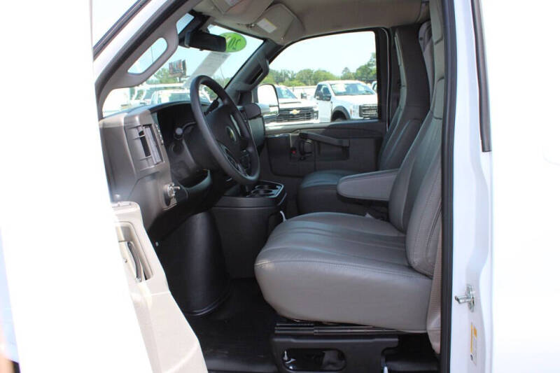 2025 Chevrolet Express 3500