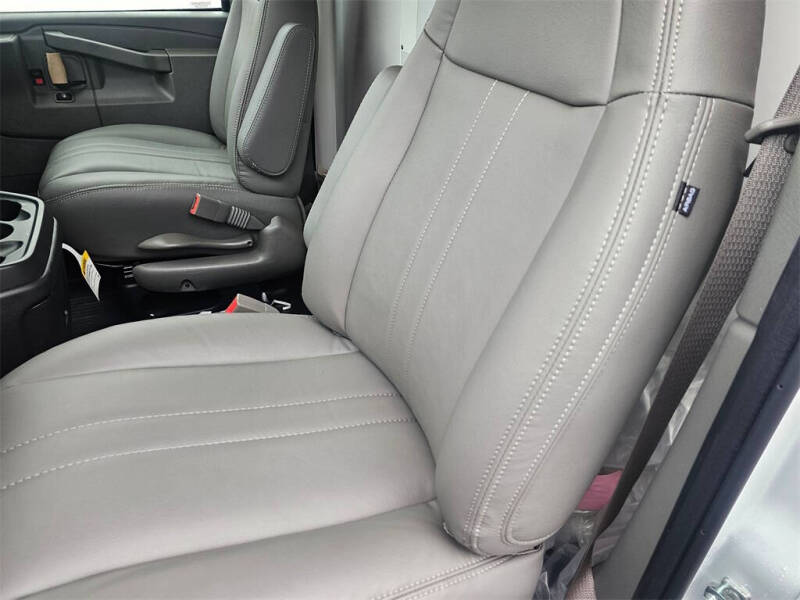 2025 Chevrolet Express 2500