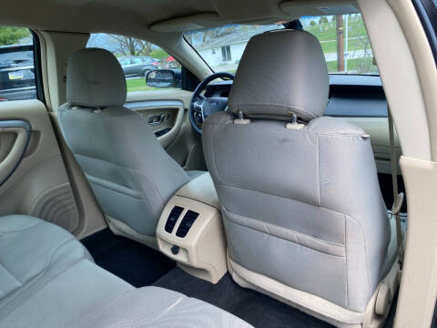 2015 Ford Taurus SE
