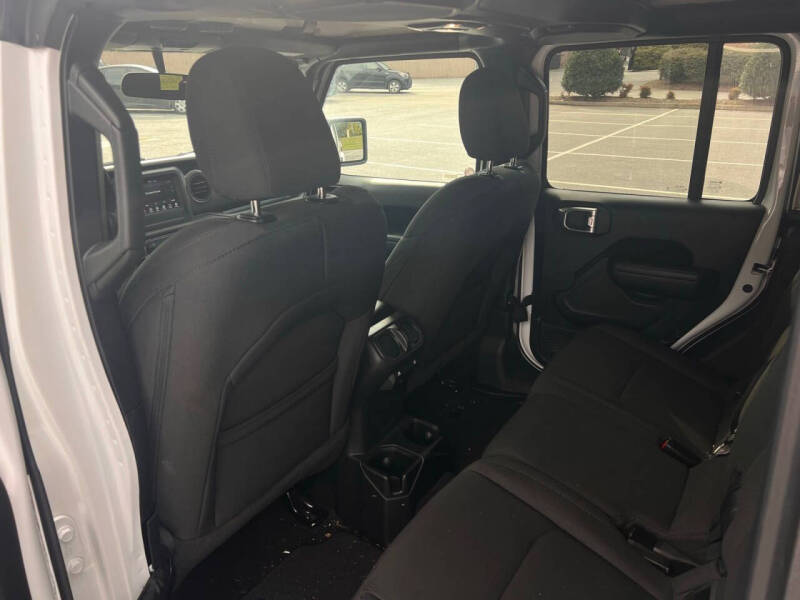 2023 Jeep Gladiator Sport