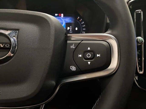 2025 Volvo XC40 B5 Plus Dark Theme