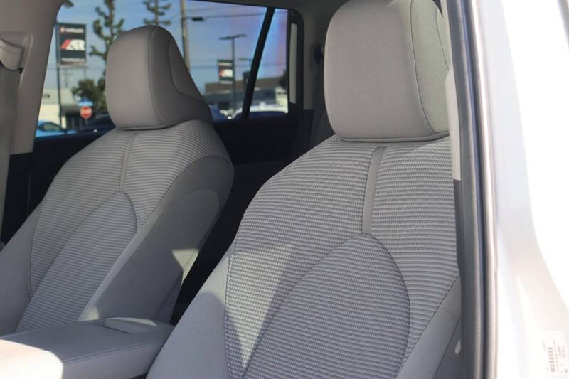 2020 Toyota Highlander LE