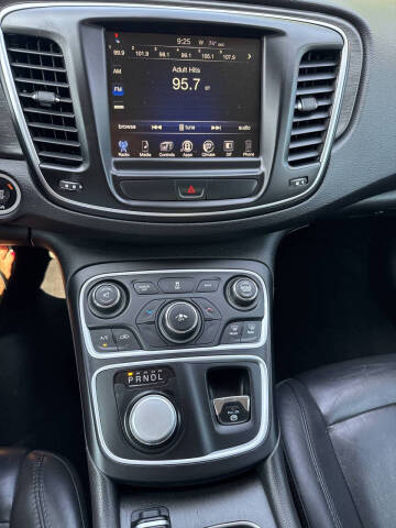 2017 Chrysler 200 Limited