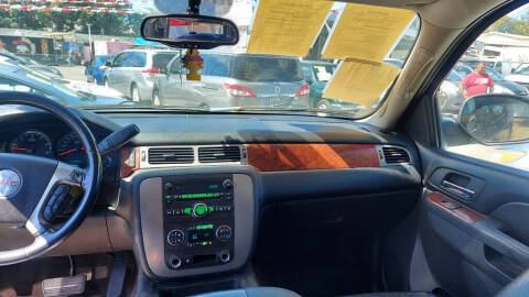 2011 GMC Yukon XL SLE