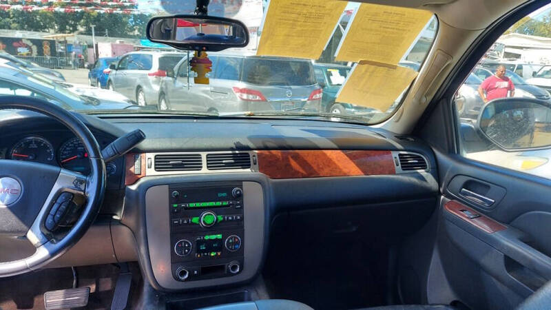 2011 GMC Yukon XL SLE