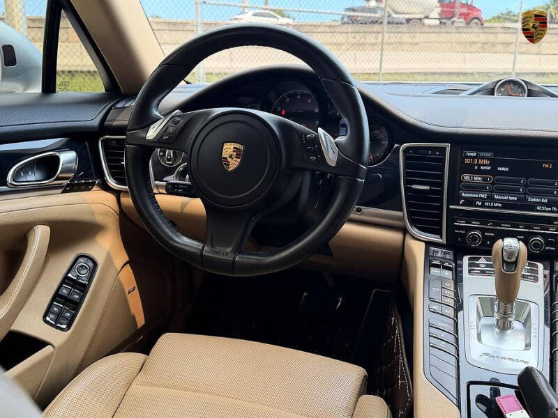 2016 Porsche Panamera