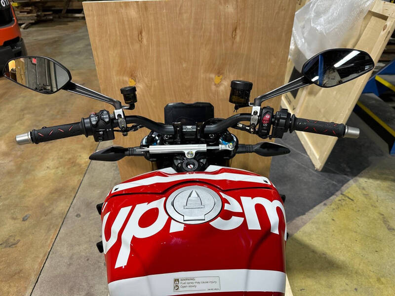 2025 Ducati Streetfighter V4 Supreme