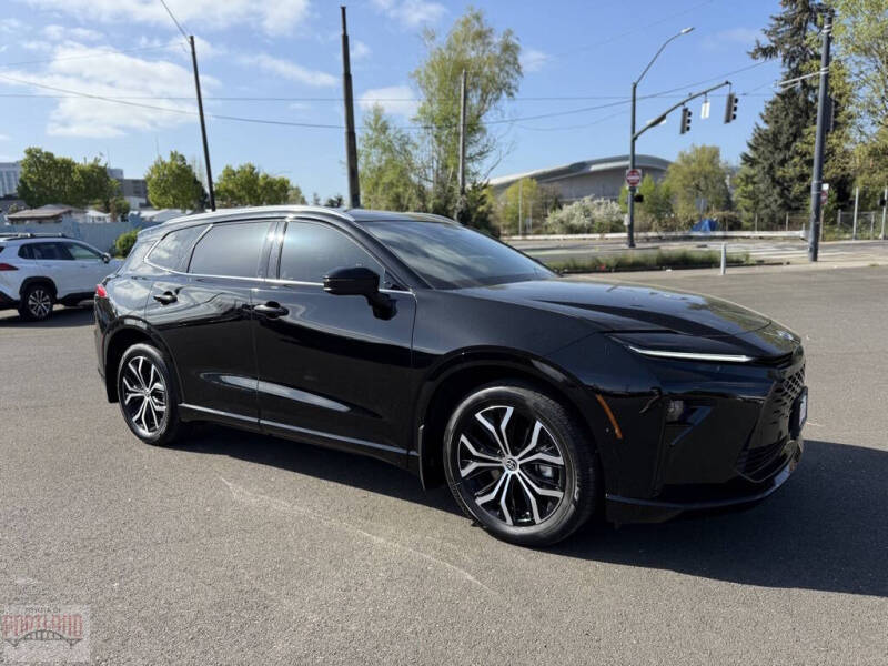 2025 Toyota Crown Signia XLE