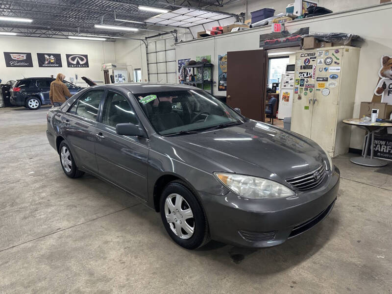 2005 Toyota Camry for sale at JE Autoworks LLC in Willoughby OH