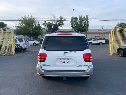 2002 Toyota Sequoia SR5