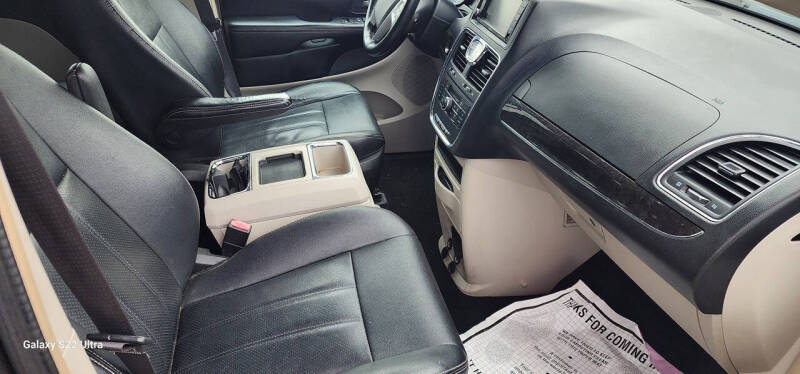 2016 Chrysler Town and Country Touring-L Anniversary Edition