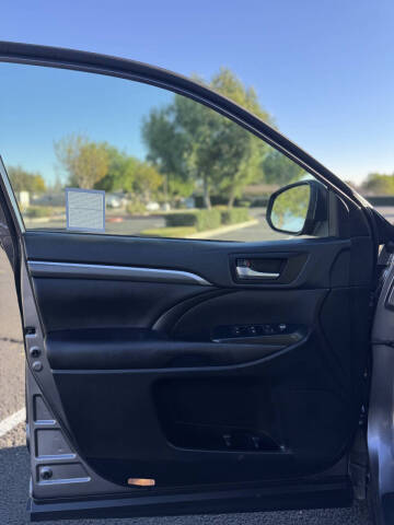 2019 Toyota Highlander SE