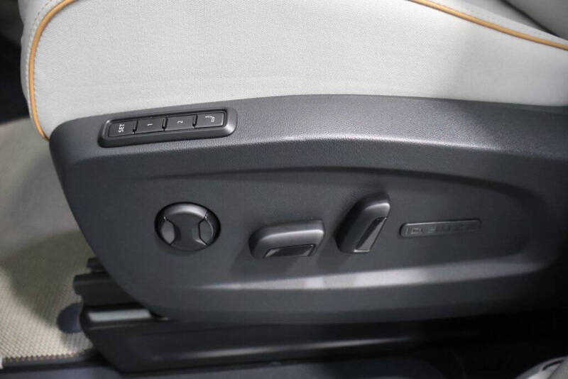 2025 Volkswagen ID. Buzz Pro S Plus 4Motion