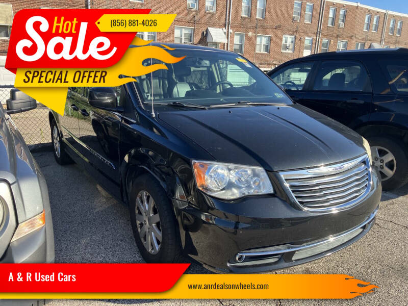 2014 Chrysler Town & Country Touring's photo