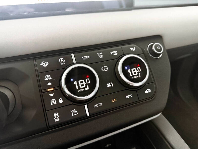 2023 Land Rover Defender 110 SE