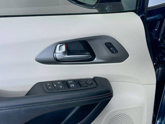 2022 Chrysler Pacifica Touring L