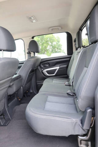 2017 Nissan Titan SV