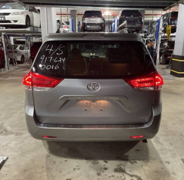 2014 Toyota Sienna LE 8-Passenger