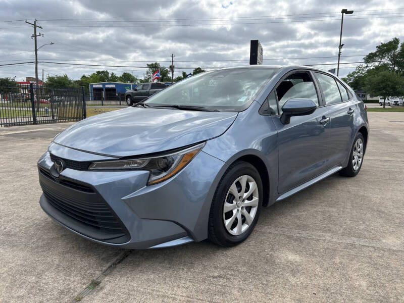2024 Toyota Corolla LE's photo