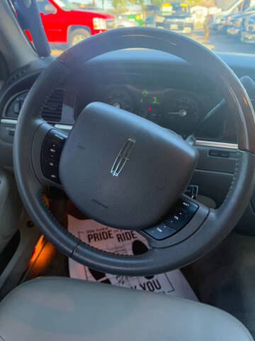 2007 Lincoln Town Car Signature Limited