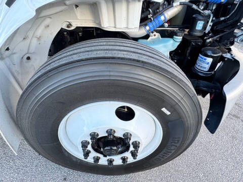 2023 Freightliner M2 106