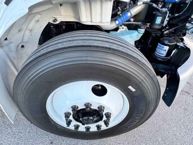 2023 Freightliner M2 106