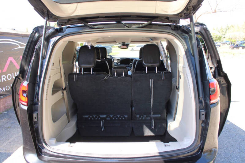 2022 Chrysler Pacifica Touring L
