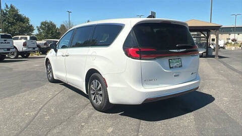2023 Chrysler Pacifica Plug-In Hybrid Touring L