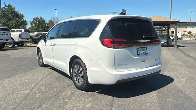 2023 Chrysler Pacifica Plug-In Hybrid Touring L
