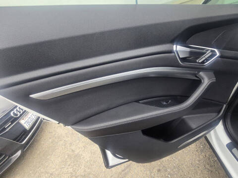 2019 Audi e-tron quattro Premium Plus