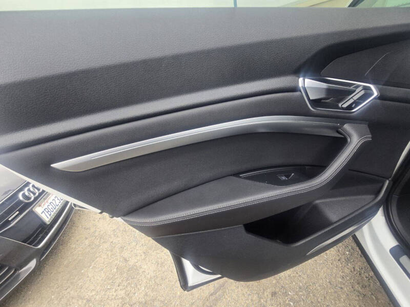2019 Audi e-tron quattro Premium Plus