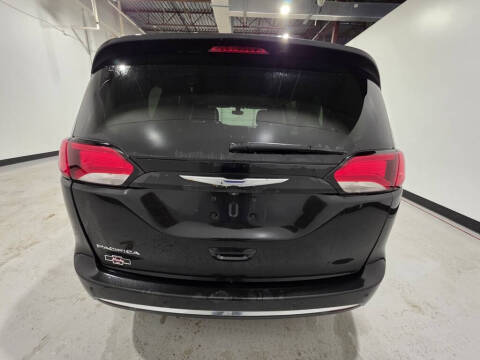 2017 Chrysler Pacifica Touring-L Plus