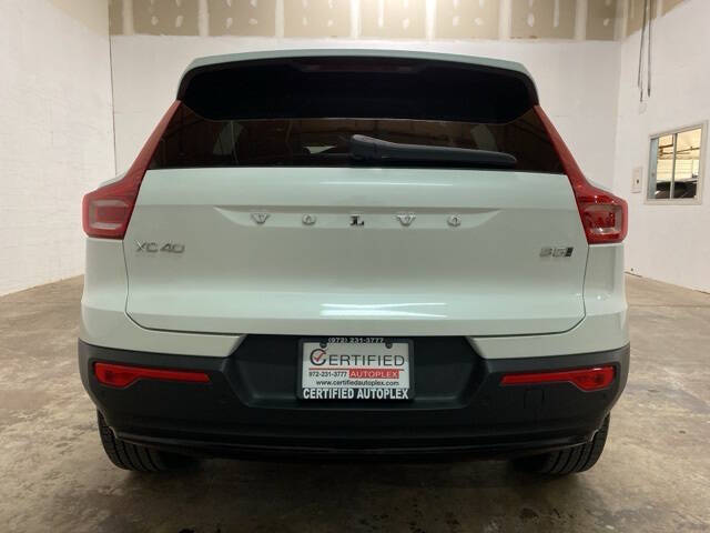 2025 Volvo XC40 B5 Plus Dark Theme