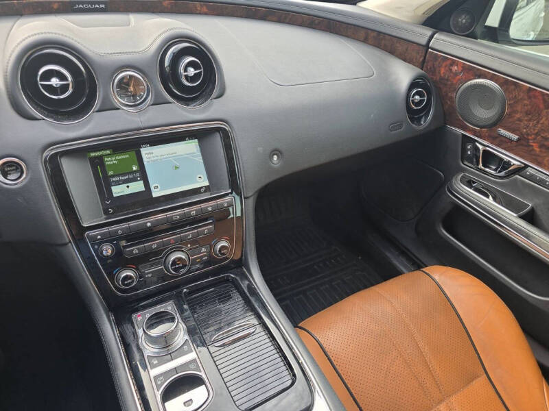 2017 Jaguar XJ R-Sport