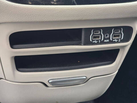 2024 Chrysler Pacifica Plug-In Hybrid Select