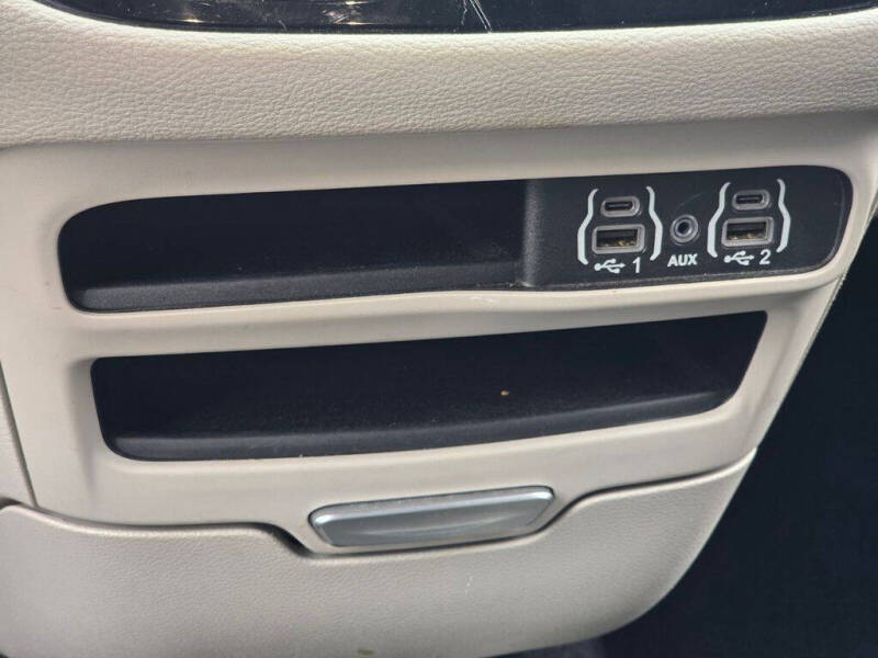 2024 Chrysler Pacifica Plug-In Hybrid Select