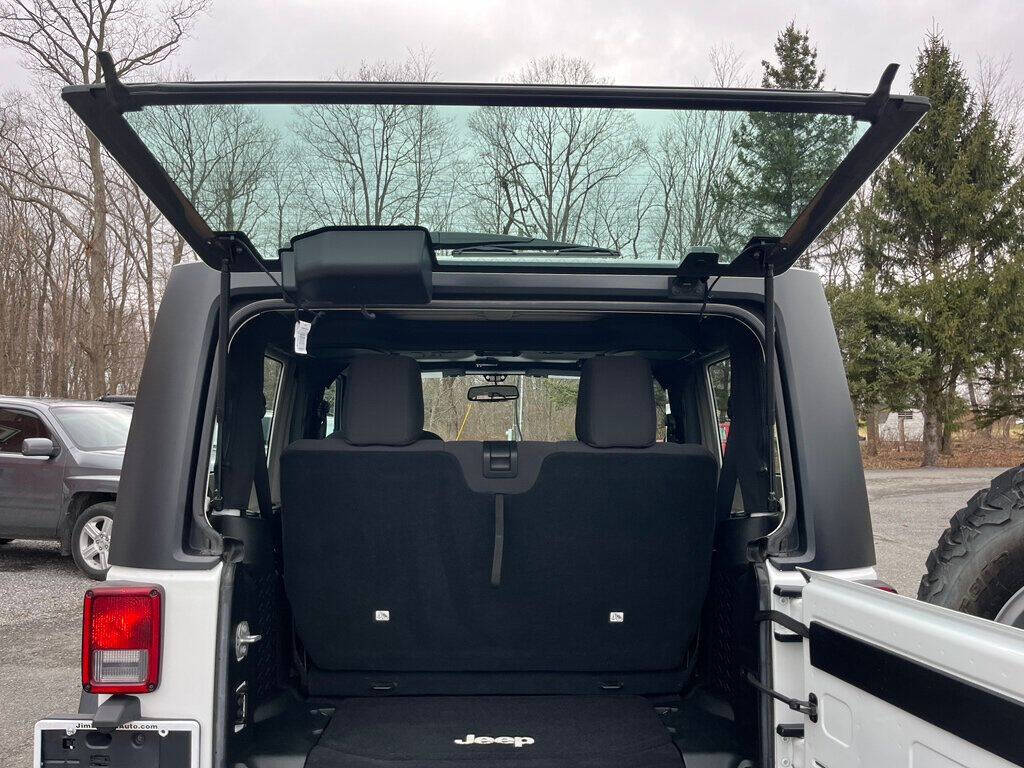 2017 Jeep Wrangler 32