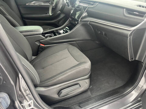 2023 Jeep Grand Cherokee L Laredo