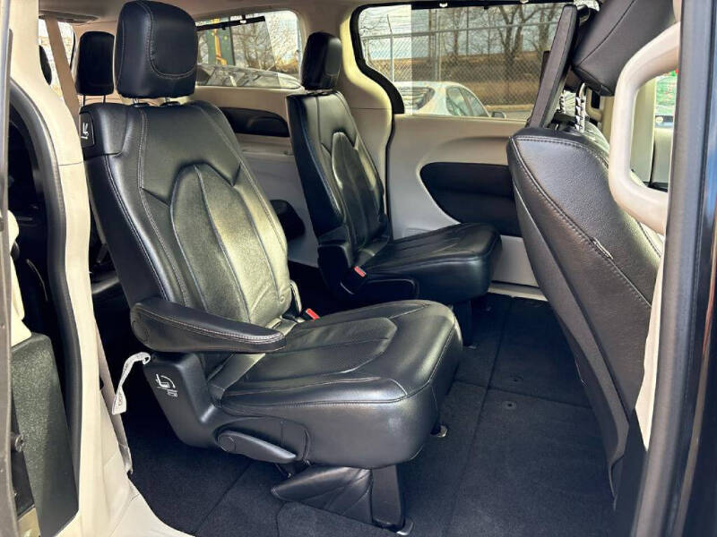 2017 Chrysler Pacifica Touring-L Plus