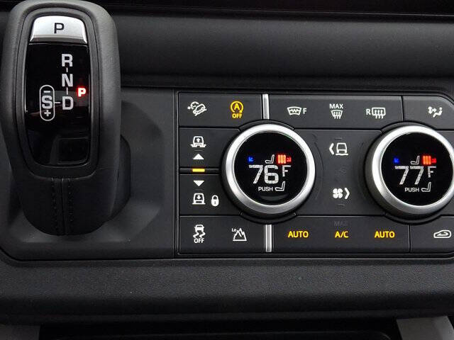 2025 Land Rover Defender 130 V8 P500